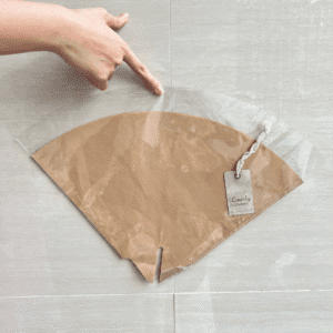 Túi Gói Hoa Giấy Kraft Nâu Kèm Nhãn 35x35cm 30mic – Túi Kraft Có Lỗ Cắm Hoa